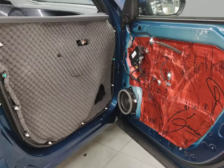 Шумоизоляция дверей Geely Monjaro-2