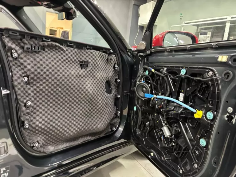 Шумоизоляция двери Mini Cooper Countryman2